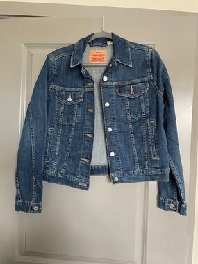 NWOT Levi's Indigo Blue Denim Jacket